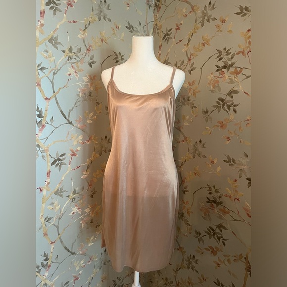 Aidan Mattox Beaded and Sequin Embellished Dress Size 10 - Picture 2 of 16